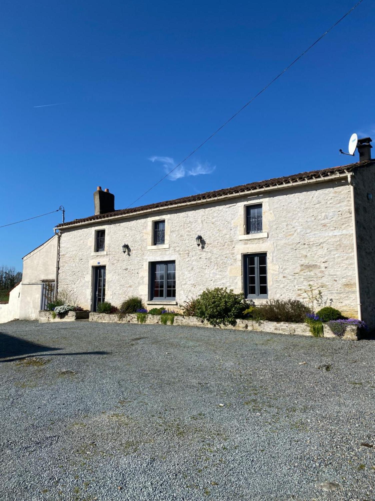 Les Puvinieres Pension Breuil-Barret Buitenkant foto
