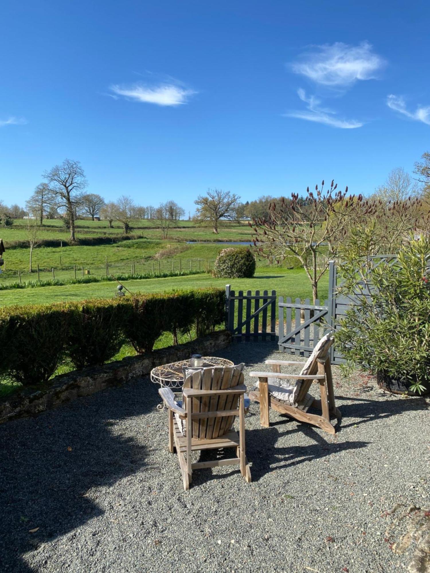 Les Puvinieres Pension Breuil-Barret Buitenkant foto